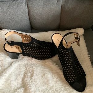 Black open toe shoe size 10